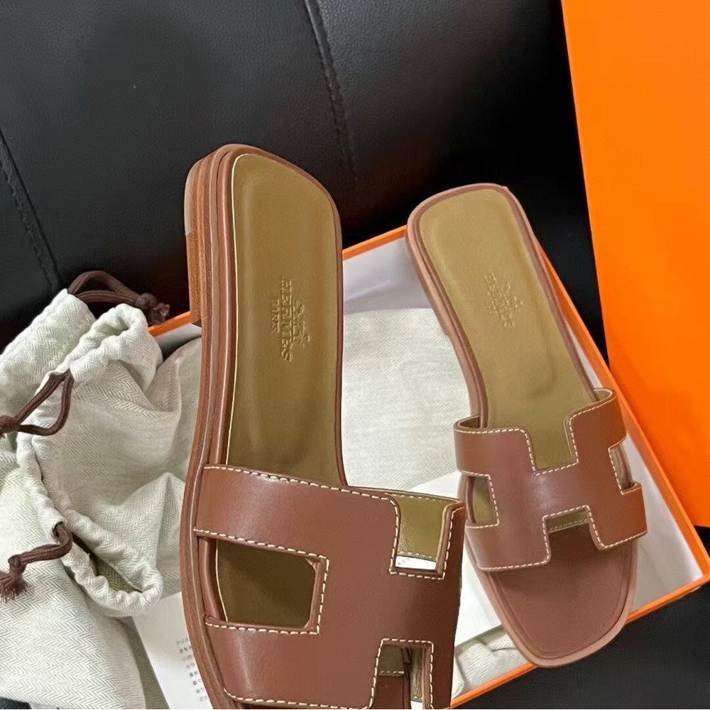 Women's Hermès Oran Sandals - Picture 3 of 5